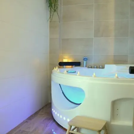 Nouveau*le Bois étoilé*balnéo*massage*détente*wifi*netflix*self-checkin * Venette